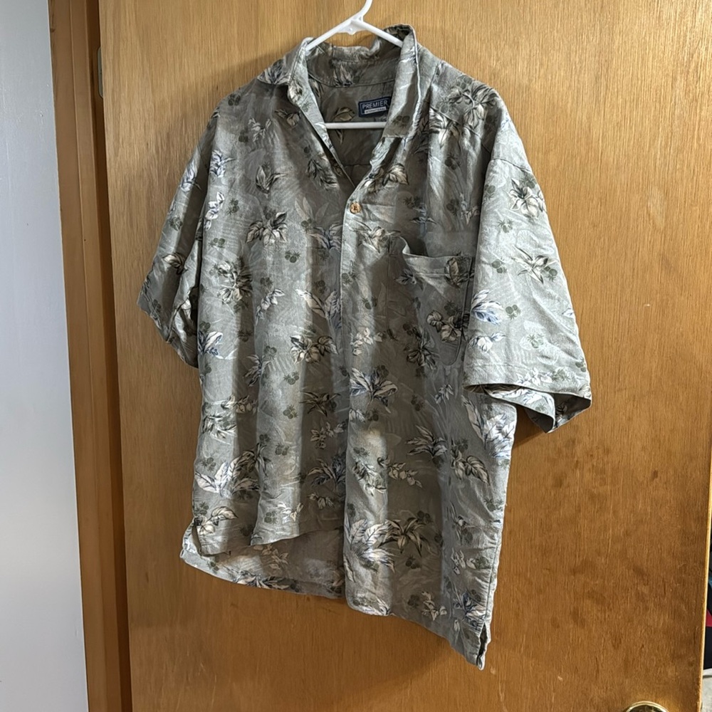 This is a premier international shirt extra large